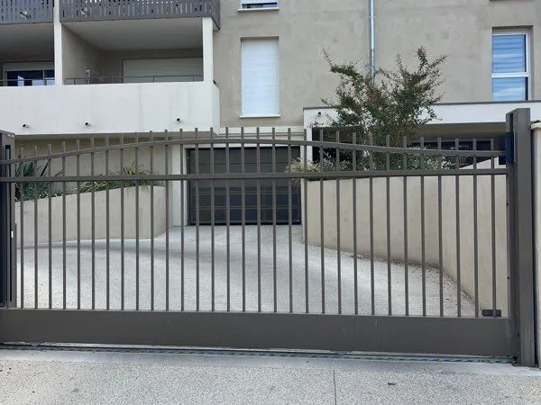 Loue garage proche centre Uzès