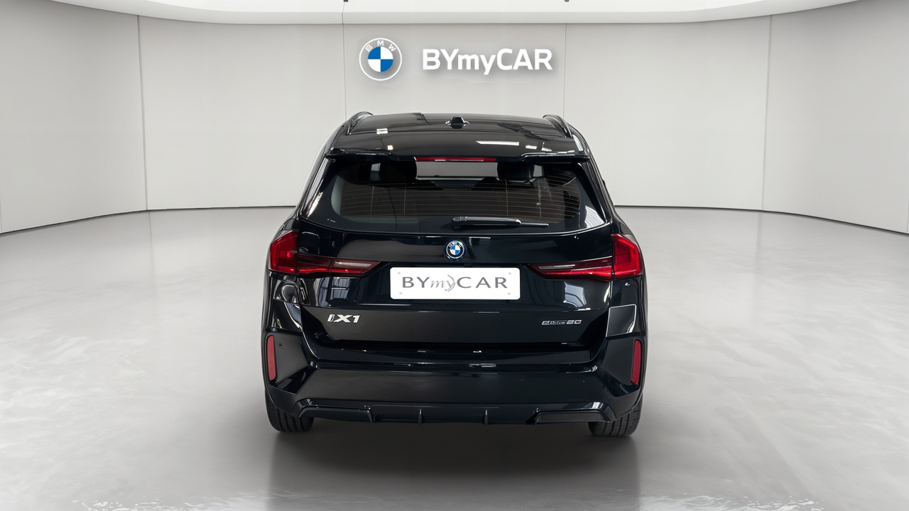 BMW iX1 eDrive20 — photo 4