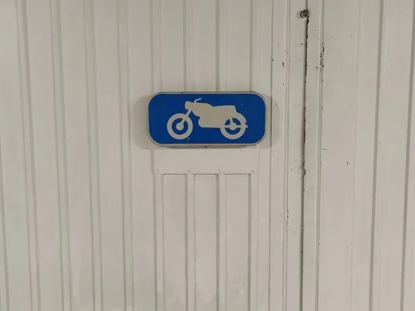 Place de parking moto 2 roues
