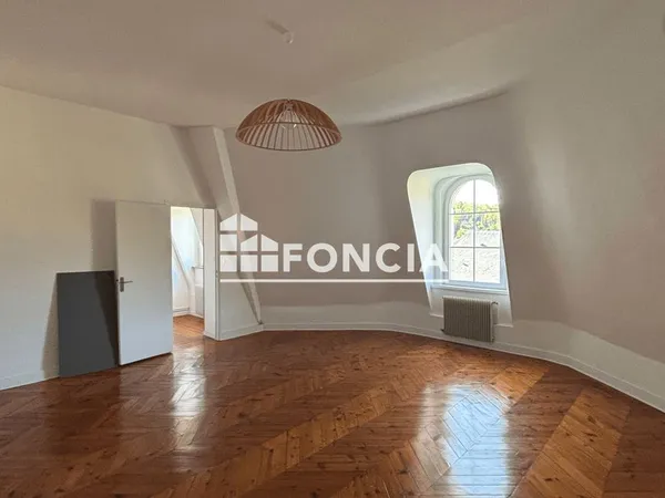 GRAND T2 DE 58 m2 AVEC ASCENSEUR, PROCHE CENTRE-VILLE DES ANDELYS