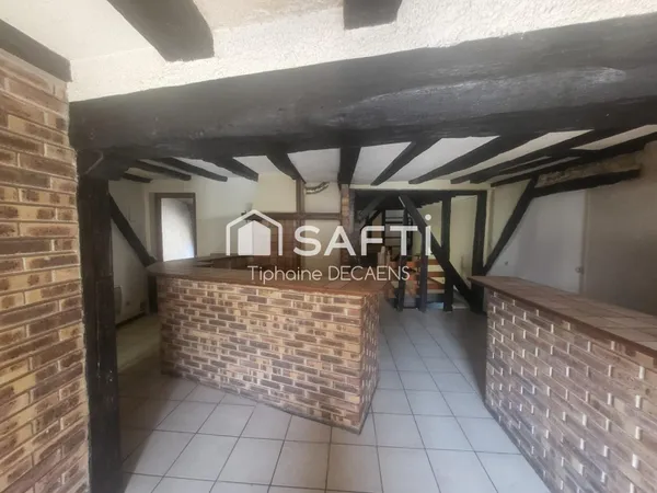 Maison Atypique sur 3 niveaux, Hyper centre, ideal investisseur ou 1er Achat. Travaux a Prévoir.