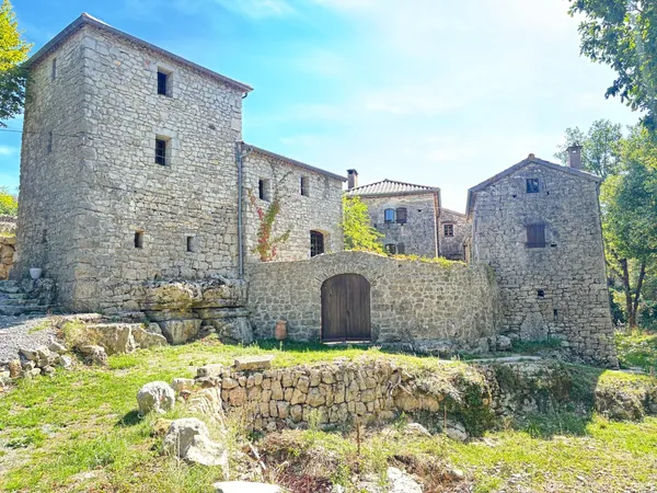 Mas en pierre 300 m2 hab 8 ha de terrain, Sud Ardèche