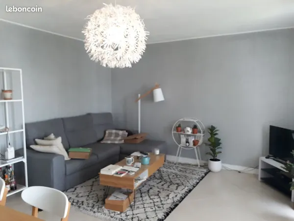 Appartement 3 piéces- 59 m2- proche théâtre-1er étage 750