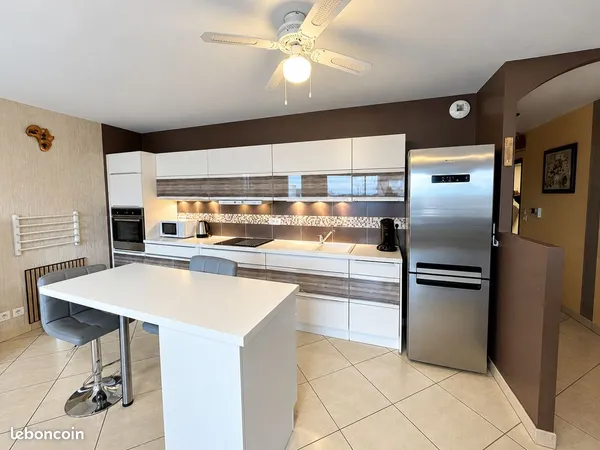 Appartement centre ville saint gilles crois de vie