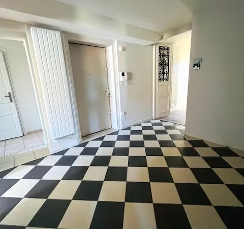 A Vendre Bel Appartement Annees 1900 Bord De Loire Roanne 42300