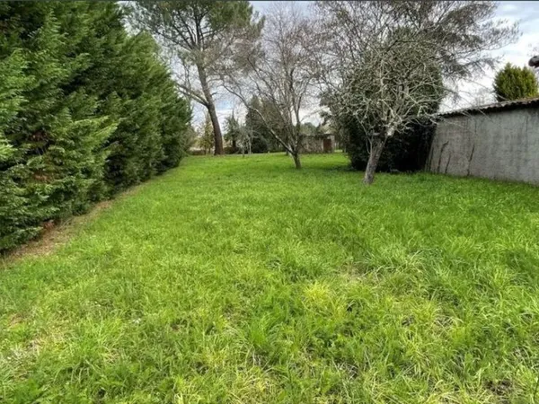 Terrain à bâtir de 400 m² à CHAMPS-SUR-MARNE (77)