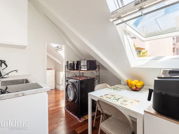 Paris 8e Triangle d'Or / Marignan - Pied-à-terre rénové de 22 m²