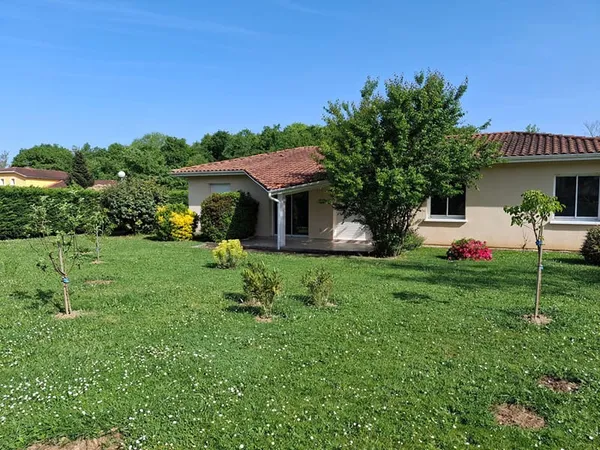 Maison de plain-pied : 3 chambres, jardin et garage