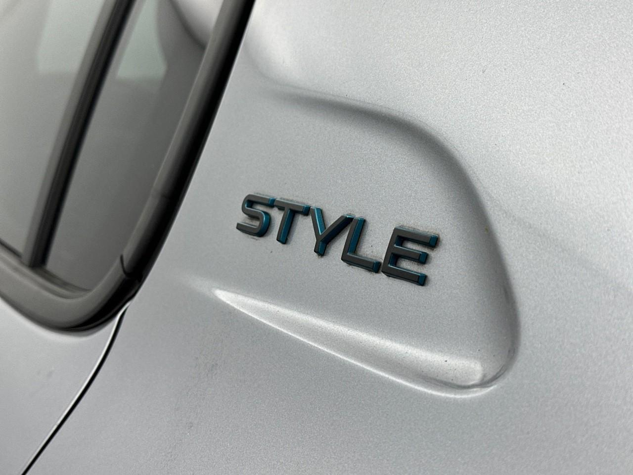 Peugeot 208 puretech 100 s&s eat8 style — photo 32