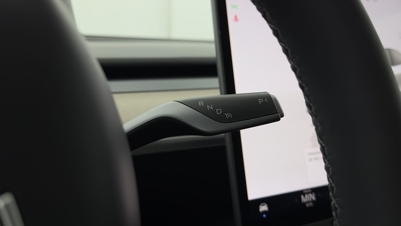 Tesla MODEL Y Standard RWD — photo 18
