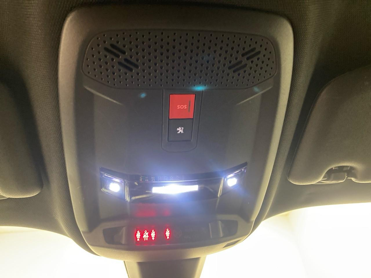Peugeot 2008 puretech 130 s&s eat8 gt line — photo 16