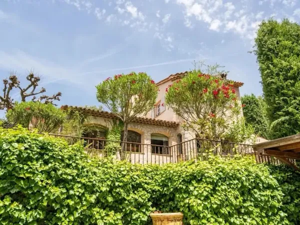 Villa 9 pièces 350 m²