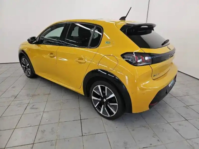 Peugeot 208 e- 136ch gt — photo 7