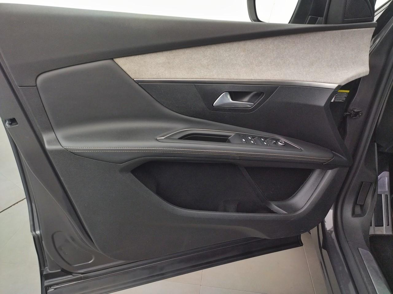Peugeot 3008 hybrid4 300 e-eat8 gt — photo 23