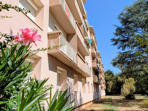 F4 avec balcon en centre-ville de Montélimar