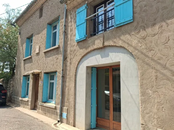 Grande maison de village rénovée