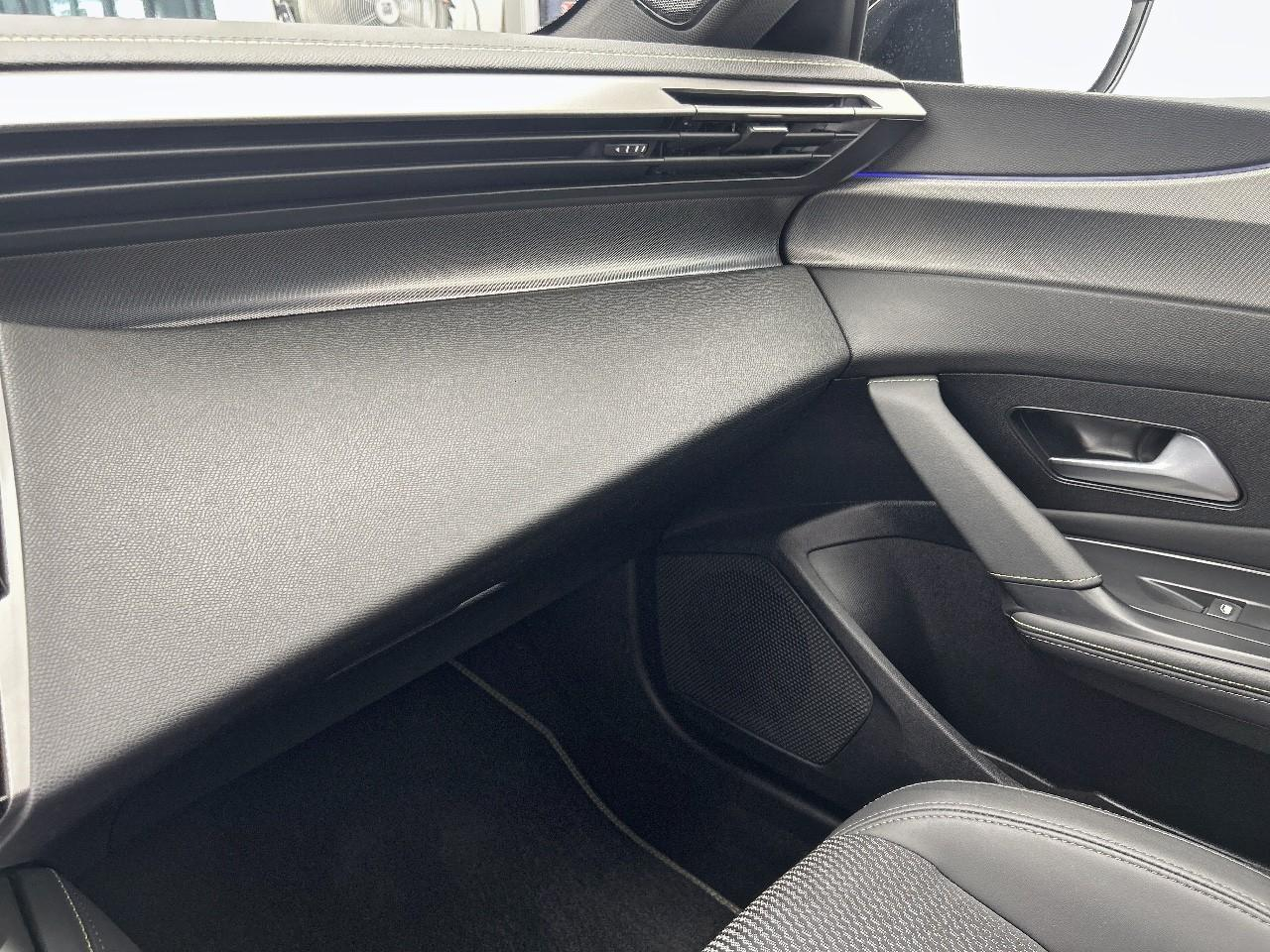 Peugeot 308 hybrid 136 e-dcs6 gt — photo 27