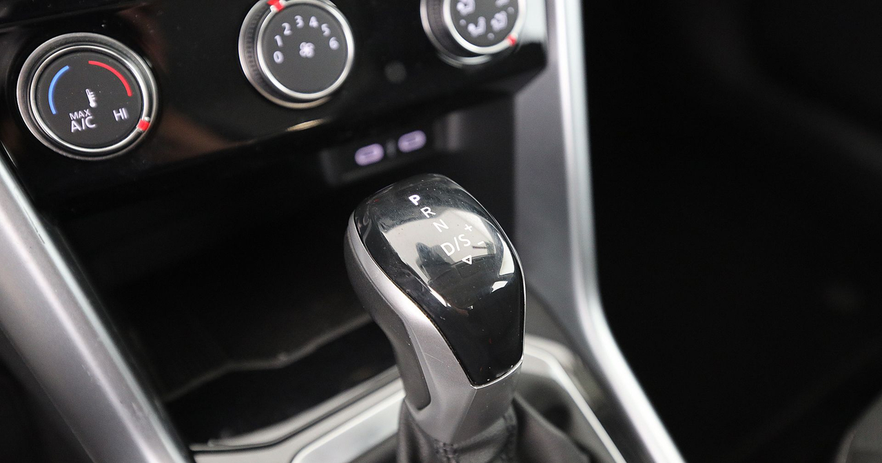 Volkswagen T-Roc — photo 24