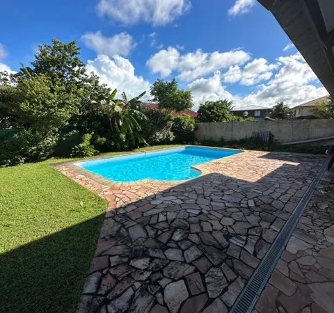 MAISON DE TYPE 5 avec piscine