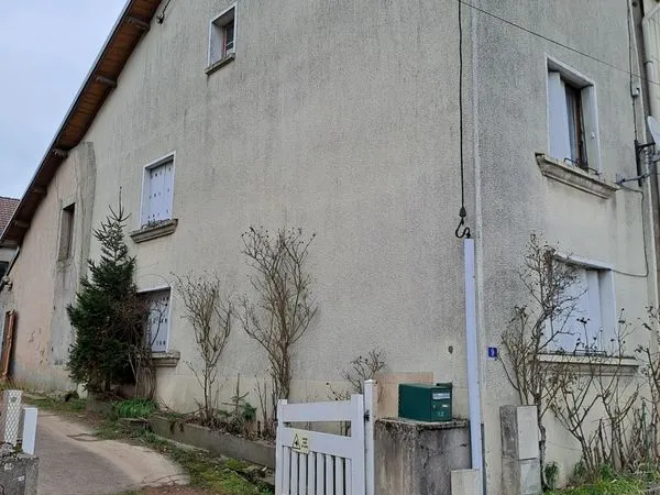 Maison mitoyenne à renover