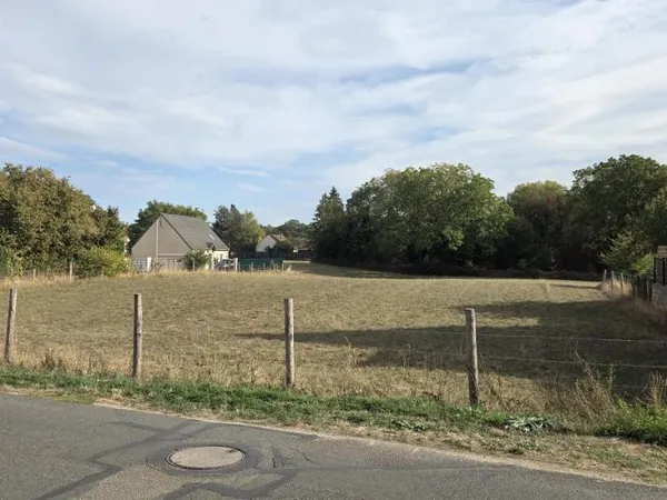 Terrain 740 m²