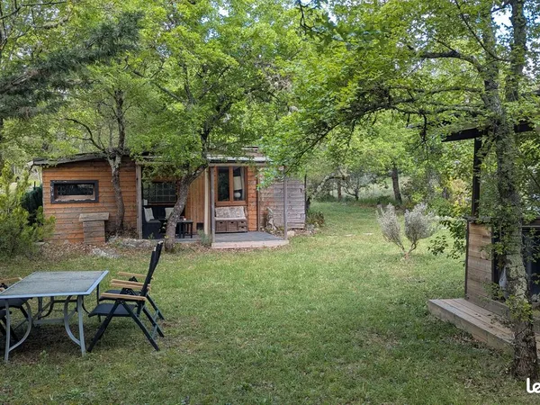 Chalet autonome au calme sans vis à vis