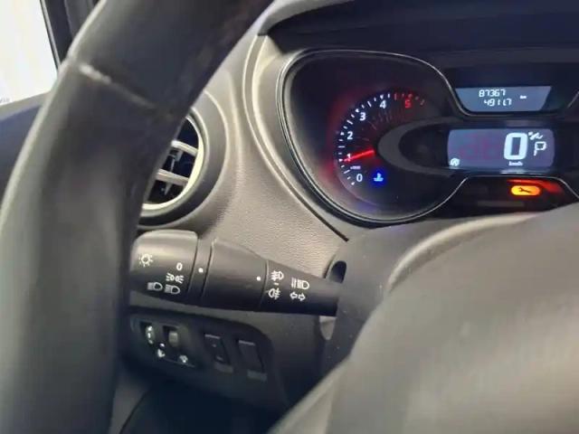 Renault Captur dci 90 energy edc — photo 16