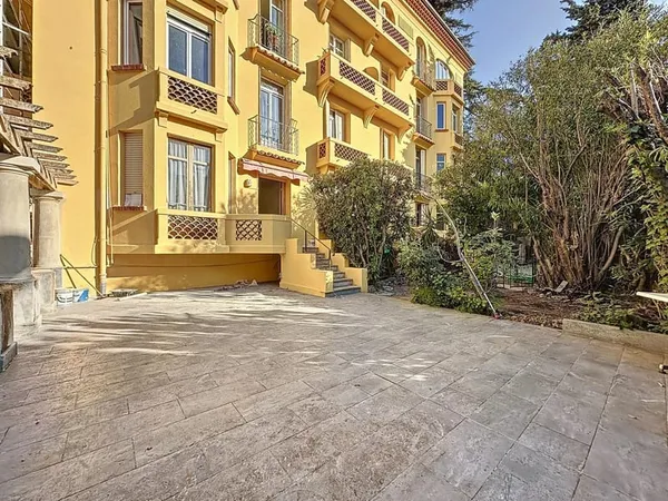 F4. CANNES / SAINT NICOLAS / JARDIN