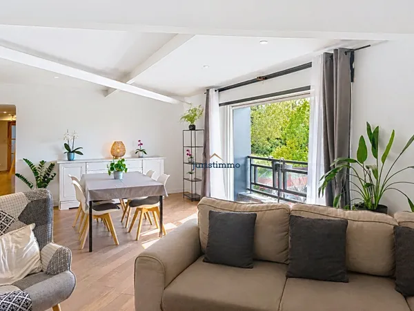 Bien rare : 175 m2 de charme industriel avec vaste pièce de vie de 65 m2 et cour sans vis-à-vis
