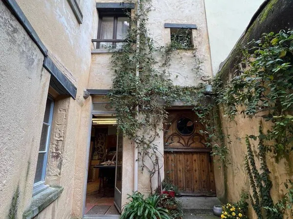 Local commercial 1 pièce 58 m²