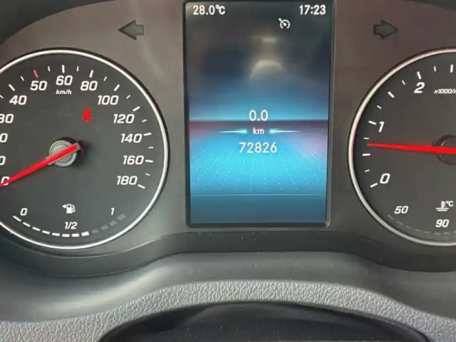 Mercedes Sprinter 319 cdi fourgon 12m3 37 v6 3.0 — photo 8