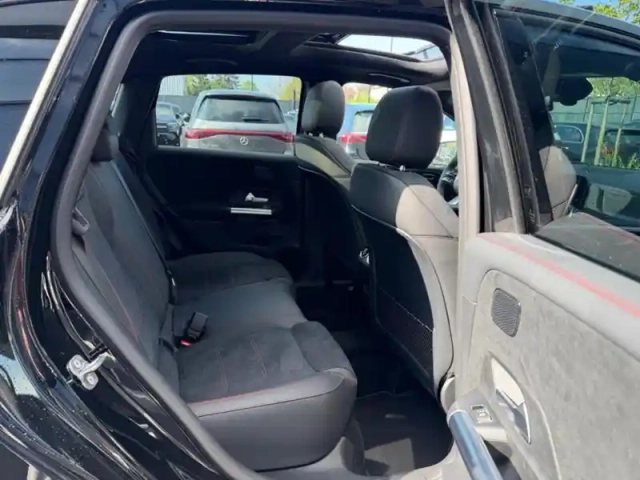 Mercedes Classe B 200 d amg line — photo 18