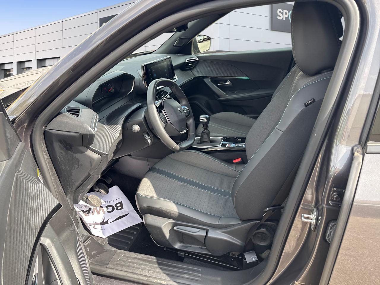 Peugeot 2008 puretech 130 s&s bvm6 allure — photo 9