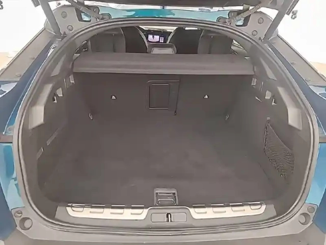 Peugeot 408 phev 225 e-eat8 — photo 6