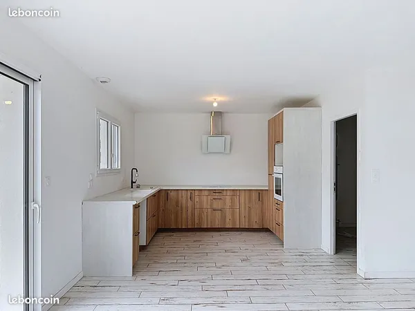 Jolie maison de plein pied avec garage et jardin à Pontenx Les forges proche forêt et commerces