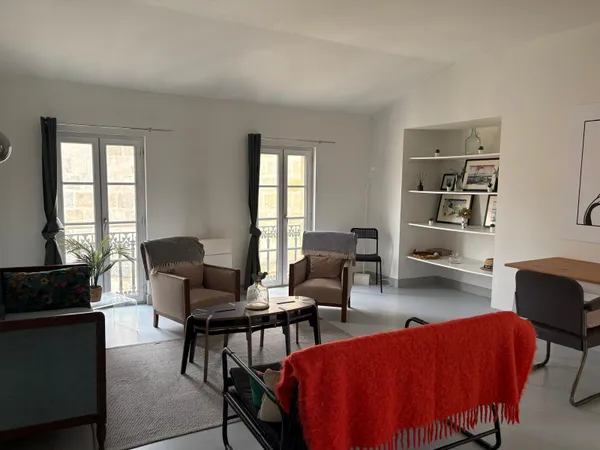 Appartement meublé Bx centre historique