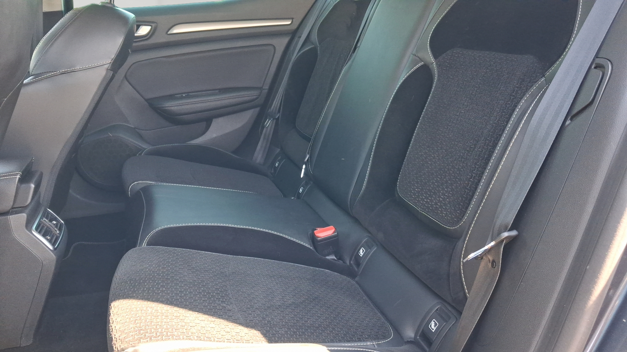 Renault Mégane IV Berline TCe 140 Energy EDC — photo 12