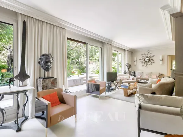 Neuilly - Château - Rez de jardin d'exception trois chambres