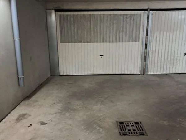 Garage double sans électricité ni eau