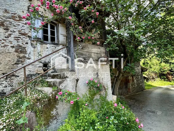 Petite maison en pierre pleine de charme