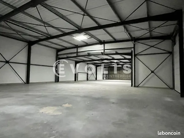 Local d'activité 1 046 m²