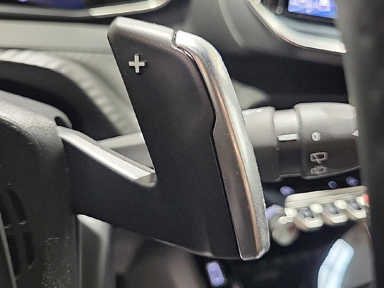 Peugeot 2008 hybrid 145 e-dcs6 allure — photo 18