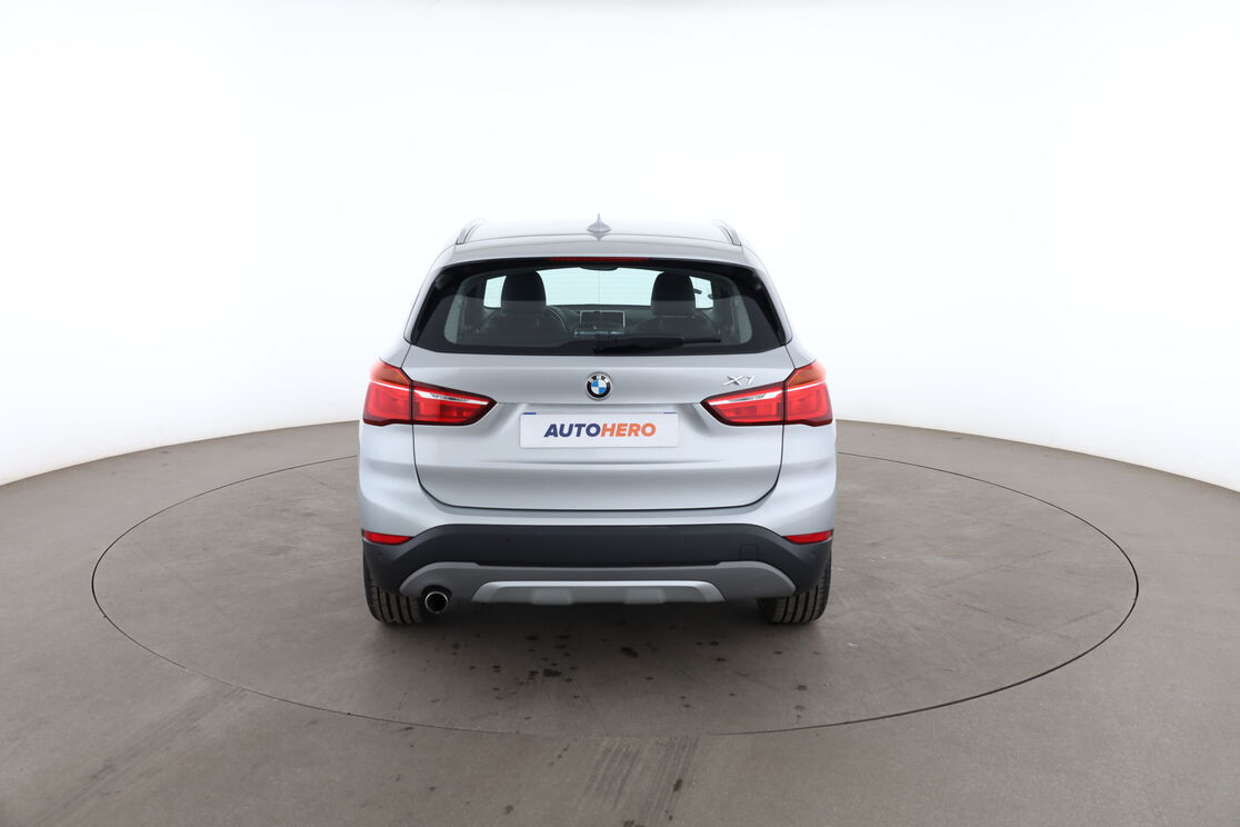 BMW X1 sDrive18d xLine — photo 4