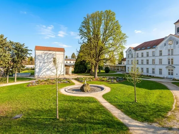 Appartement T2 en parfait état situé au rez-de-chaussée.