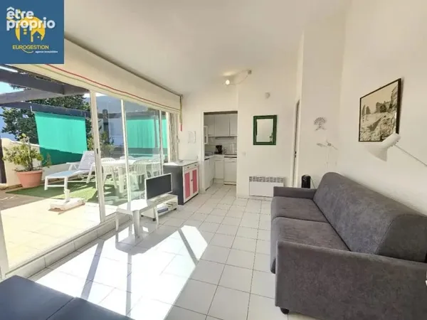 3 pieces et Vaste terrasse de 45 m² parking piscine tennis