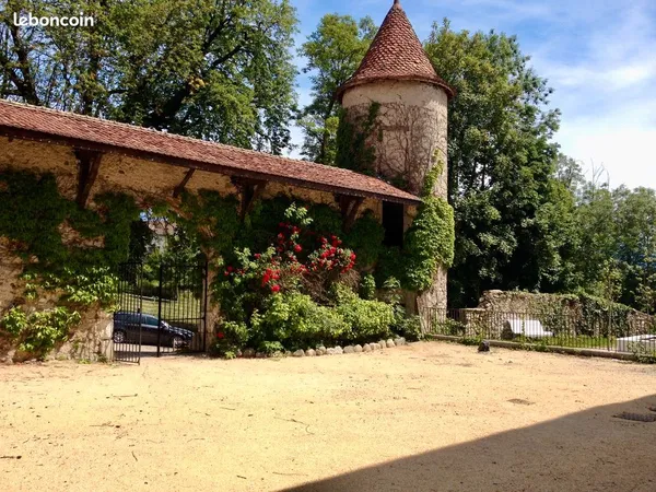 Charmant F2 meublé de 30 m² au coeur du château du Barioz - Argonay (parking, jardin)