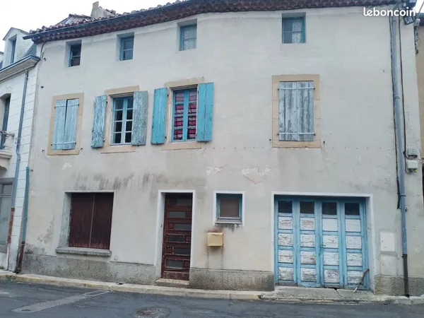 Maison de village de 180 m2 sur 3 niveaux en vente à terme
