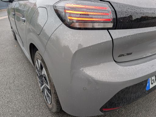 Peugeot 208 1.2 PureTech 100 - Style Edition – 2024 – 26220 km – Essence – Boîte Manuelle — photo 2