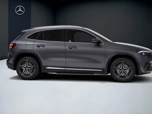 Mercedes Eqa 250+ amg line — photo 18
