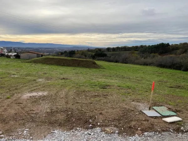 Terrain 899 m²